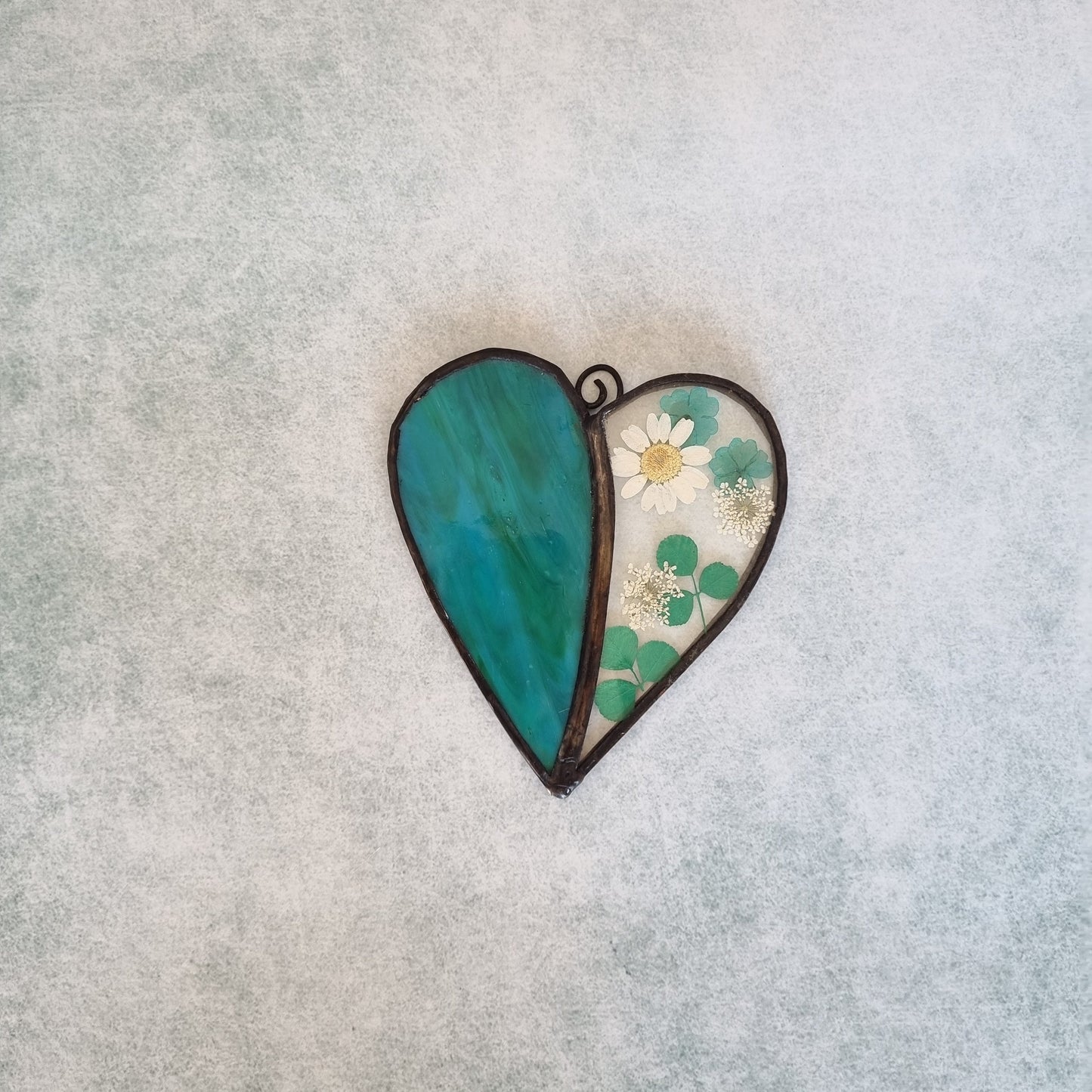 Green dried flower glass heart – close up detail
