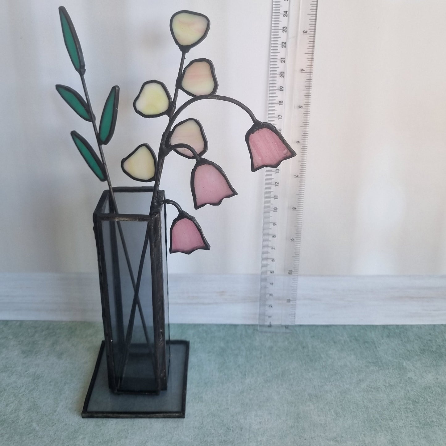 Handmade glass flower vase style 3 – detail view