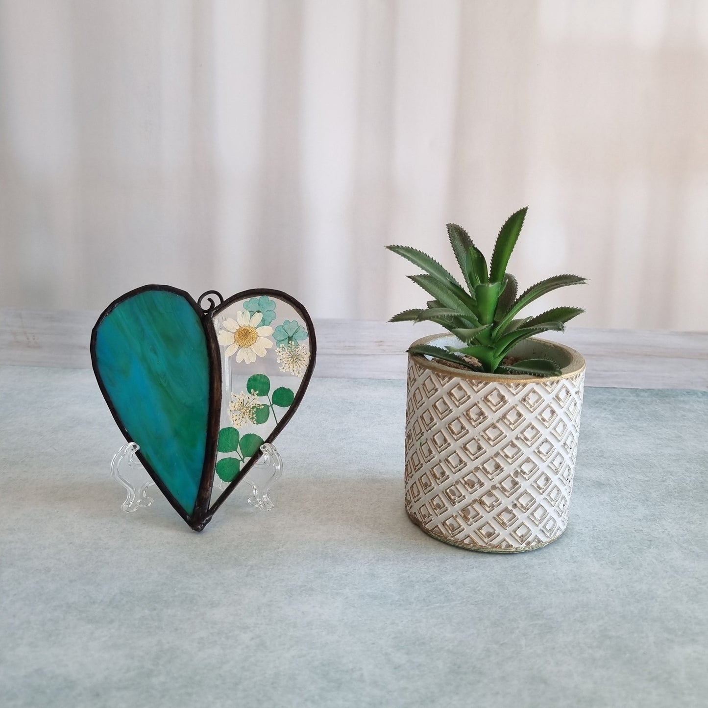Handmade glass heart with real dried green flowers – front view