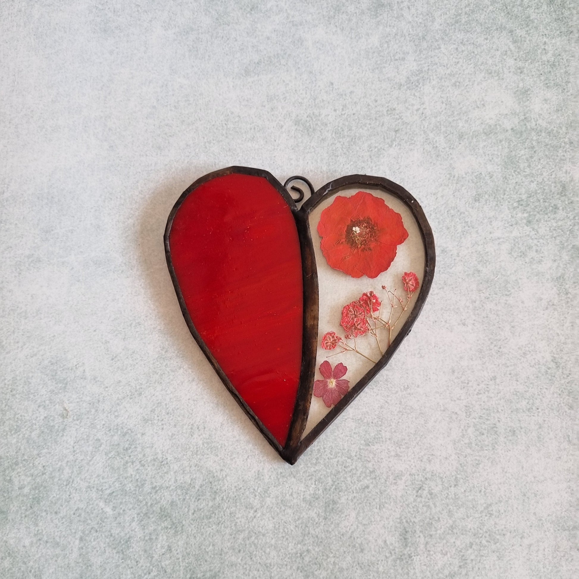 Handmade glass heart with real dried red flowers – front view
