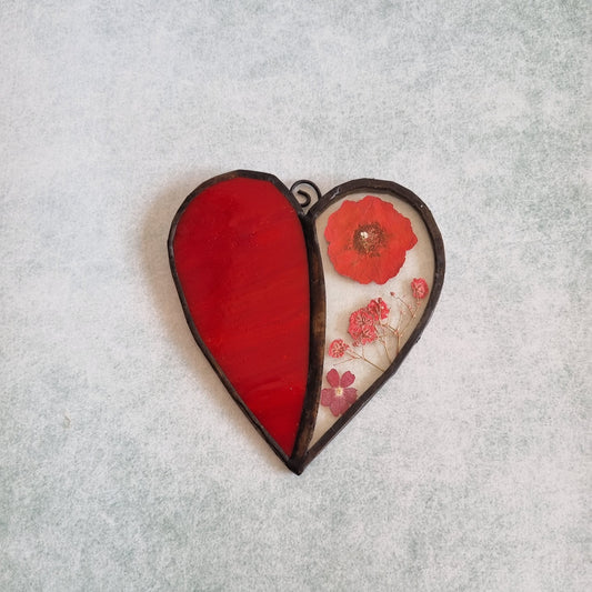 Handmade glass heart with real dried red flowers – front view