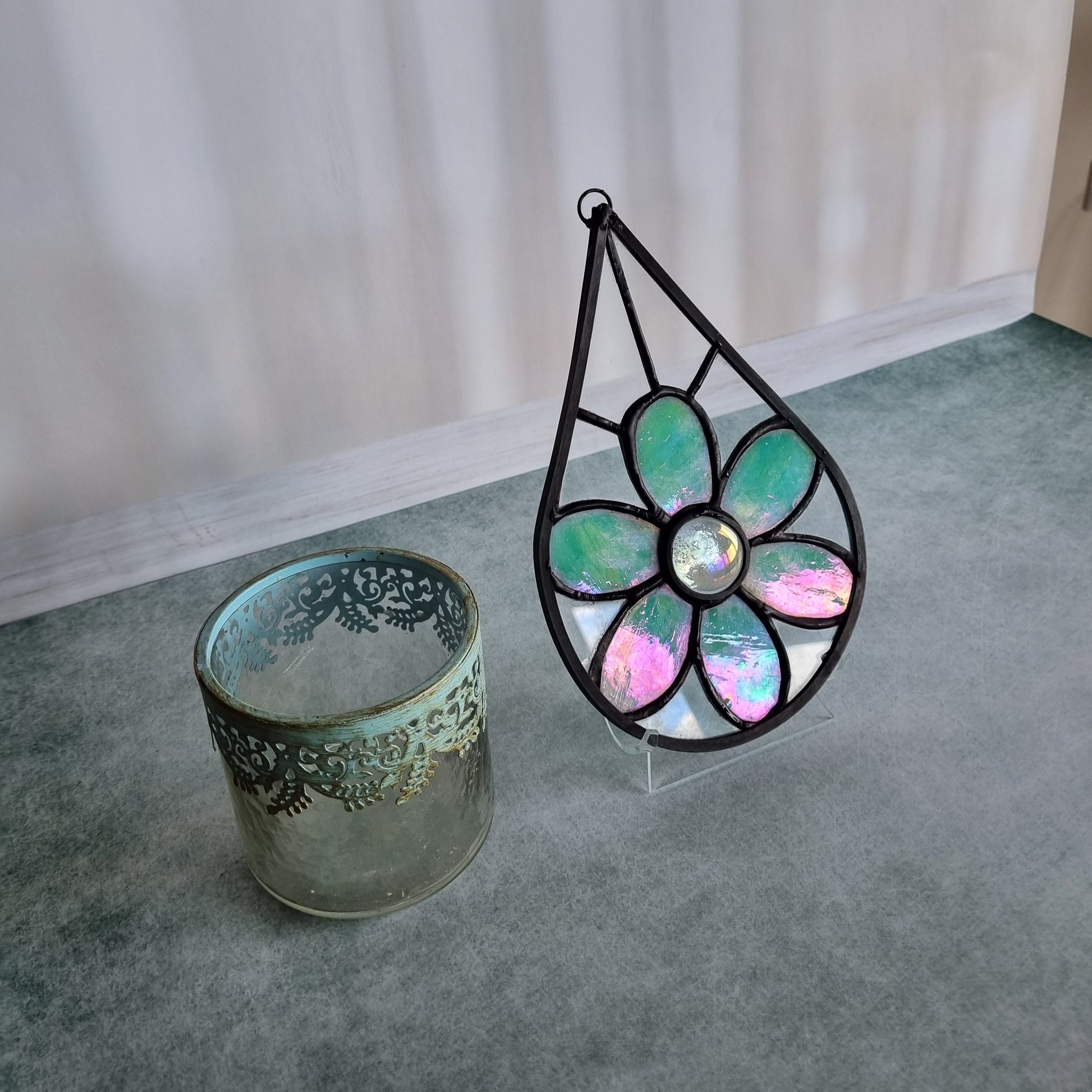 Handmade stained glass drop-shaped picture with green flower – front view