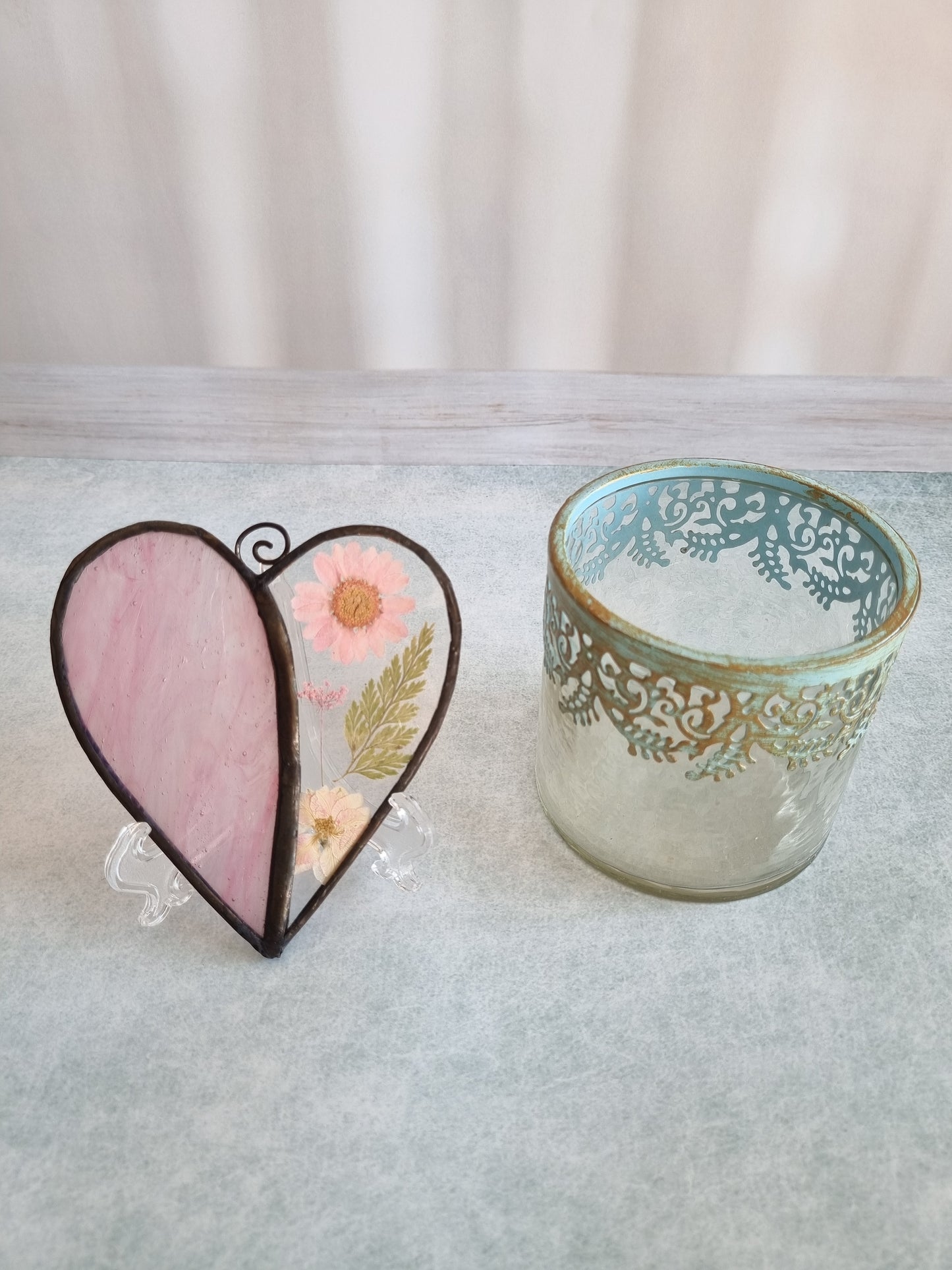 Pink dried flower glass heart – side view