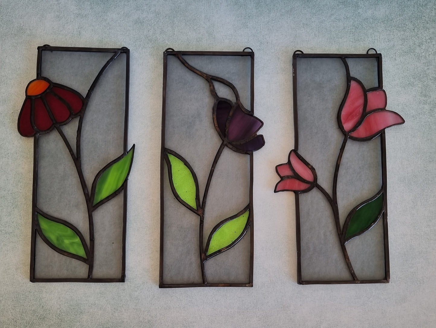 Stained glass floral picture – side view showing glass depth