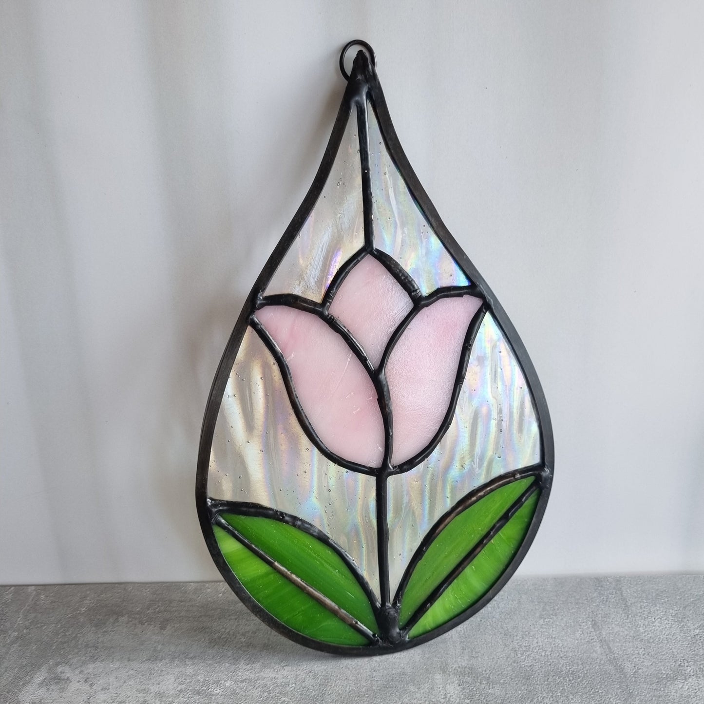 Pink tulip stained glass drop shape – detail view