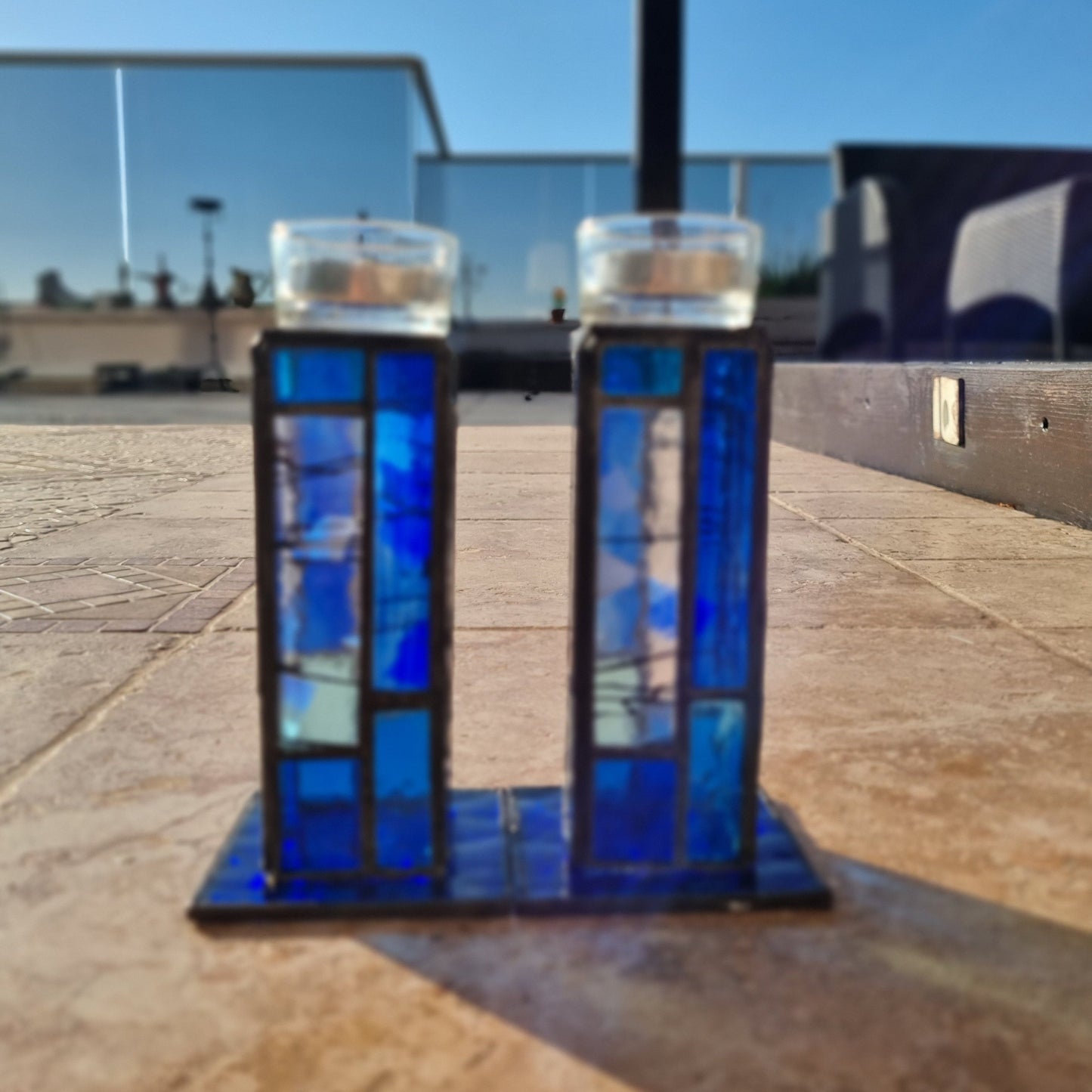 Stained glass Shabbat candle holders – side view with candles lit