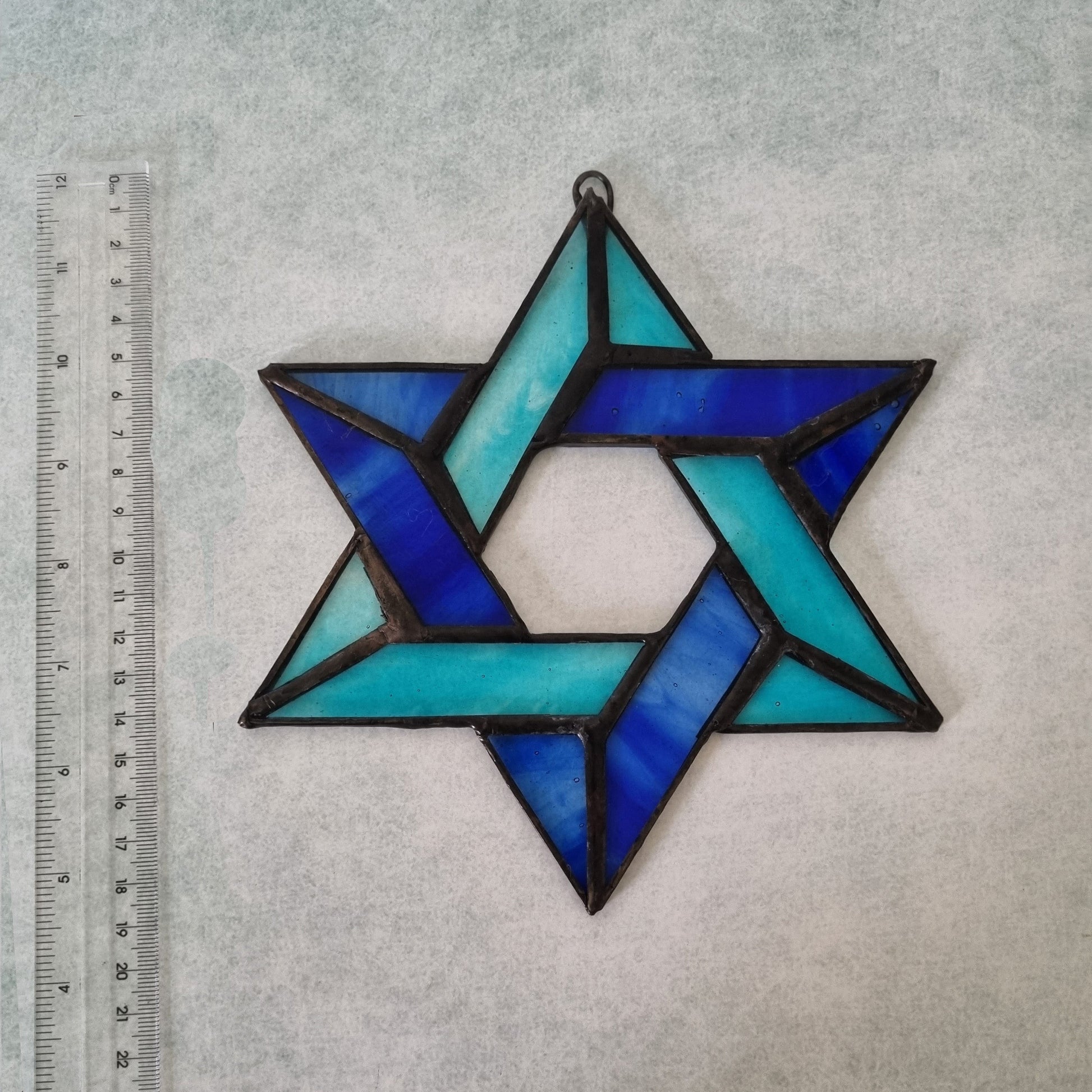 Handmade Magen David stained glass Judaica – close up detail
